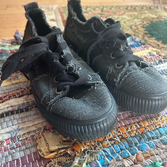 Blowfish Black Distressed Athletic Shoes 10 - Picture 1 of 15